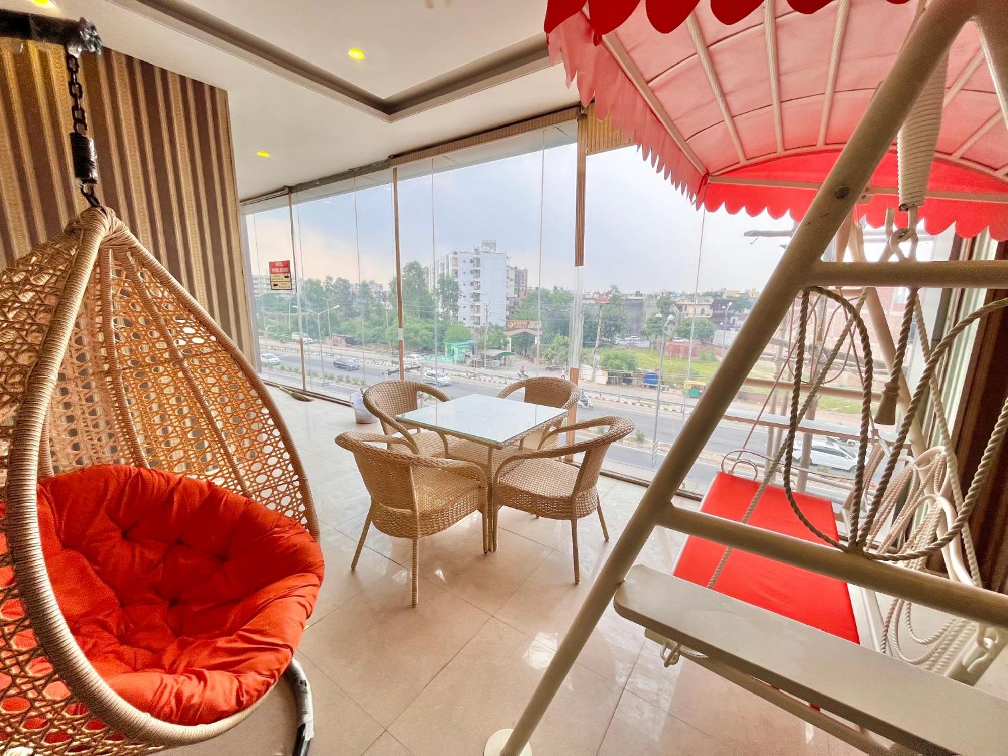 Hotel The Pearl Grand - Top Rated ! Most Awarded ! Parking ! Lift ! Luxury Rooms ! Best Selling Zirakpur Dış mekan fotoğraf