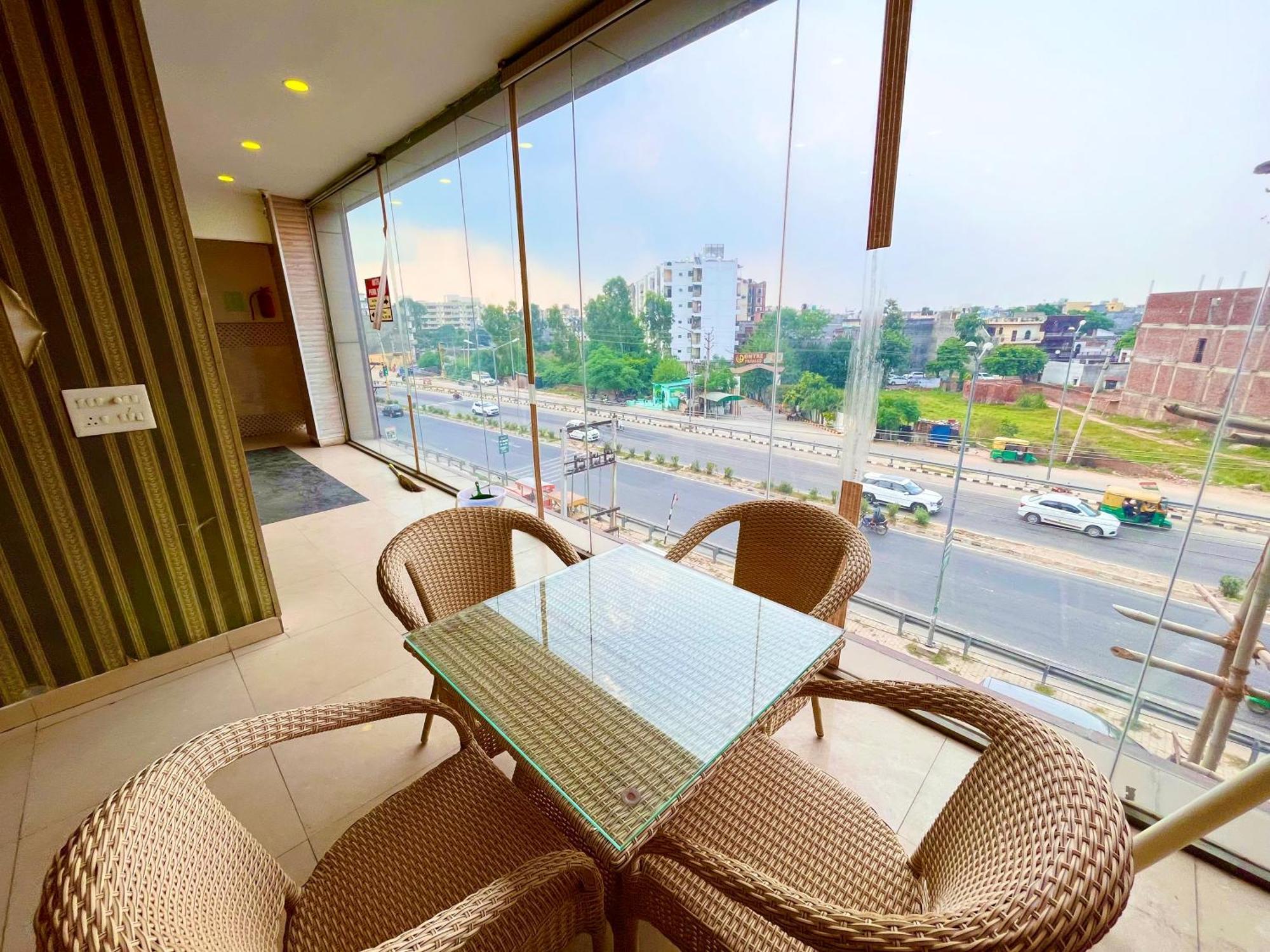 Hotel The Pearl Grand - Top Rated ! Most Awarded ! Parking ! Lift ! Luxury Rooms ! Best Selling Zirakpur Dış mekan fotoğraf