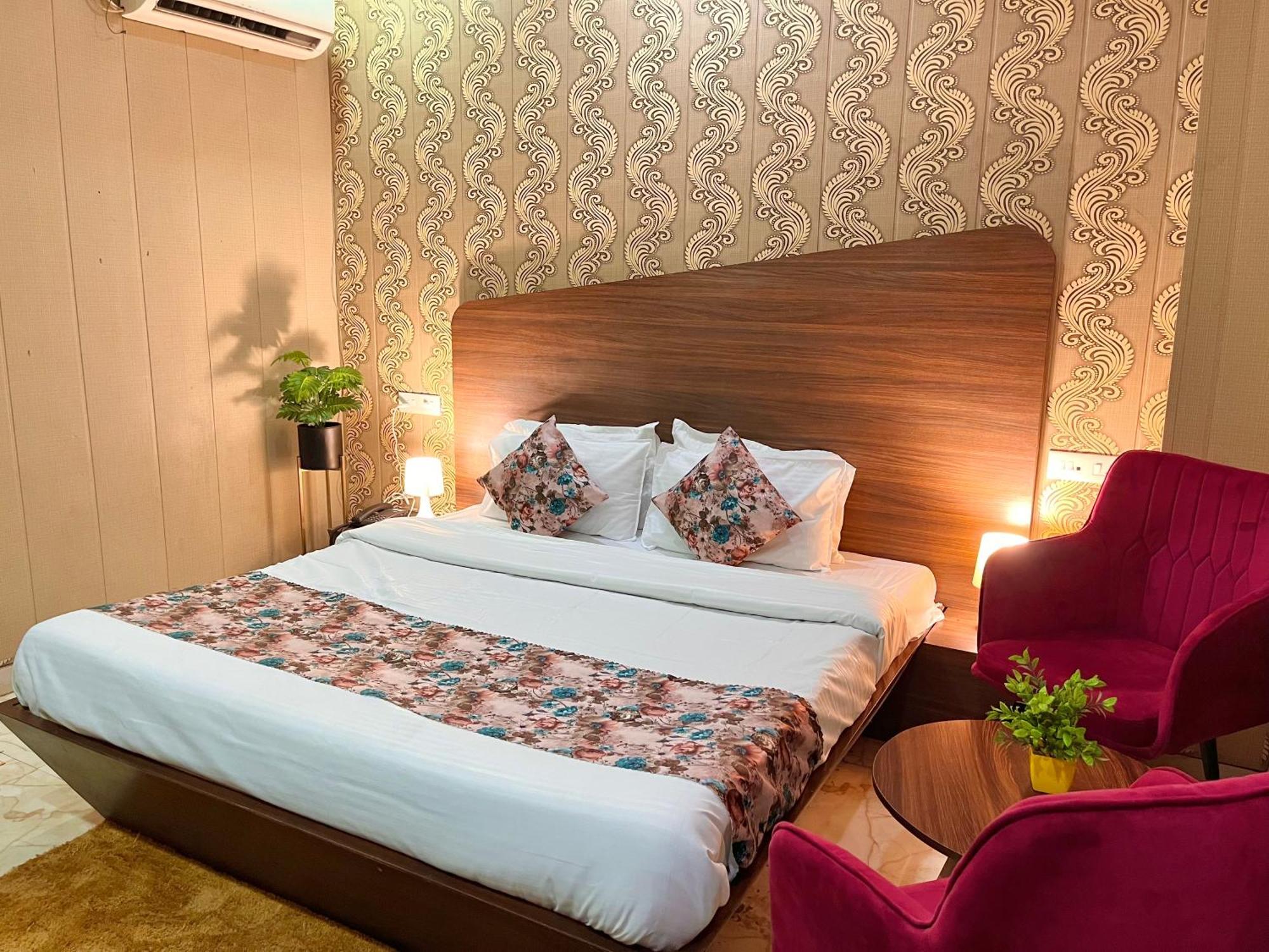Hotel The Pearl Grand - Top Rated ! Most Awarded ! Parking ! Lift ! Luxury Rooms ! Best Selling Zirakpur Dış mekan fotoğraf