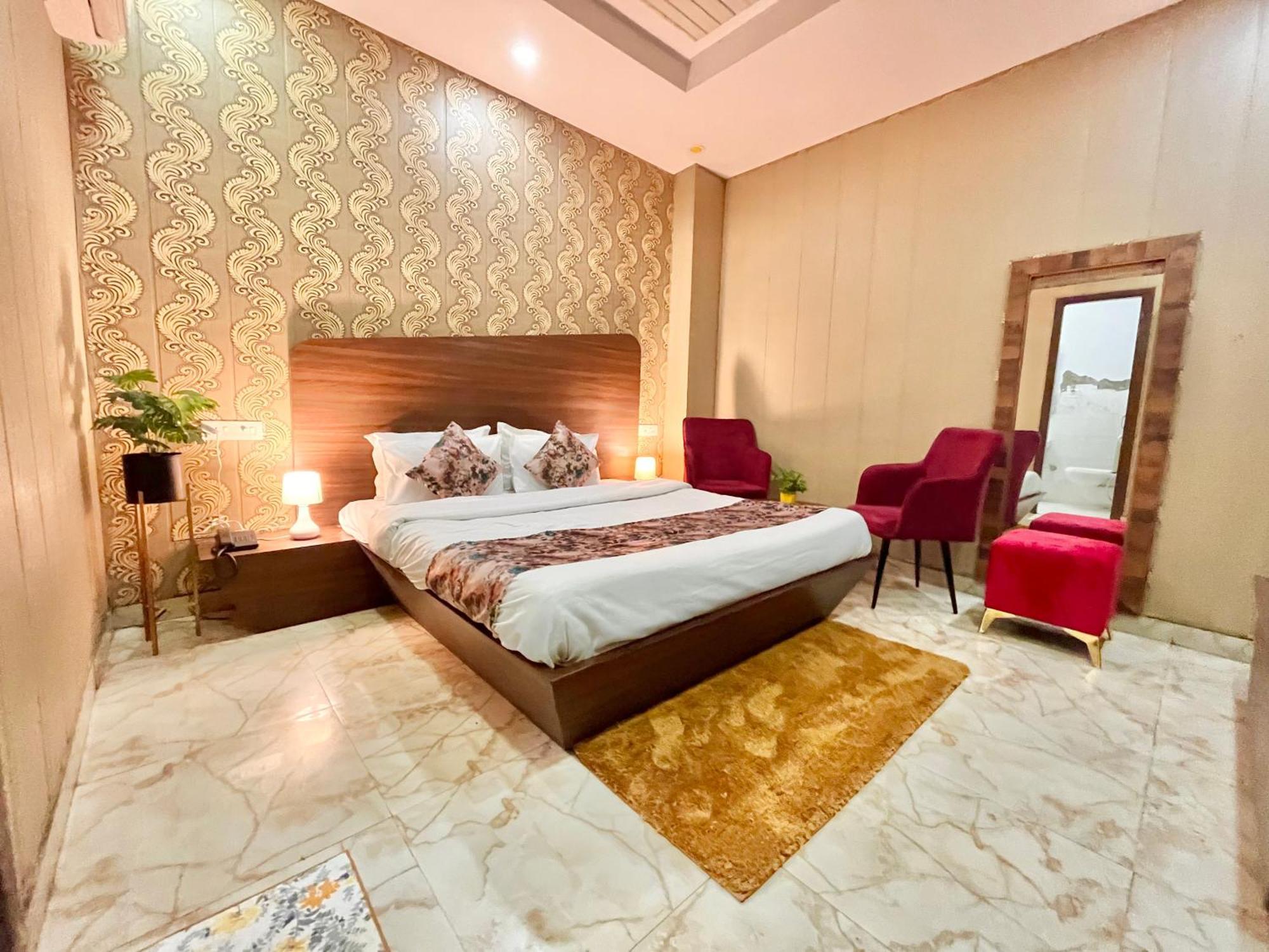 Hotel The Pearl Grand - Top Rated ! Most Awarded ! Parking ! Lift ! Luxury Rooms ! Best Selling Zirakpur Dış mekan fotoğraf