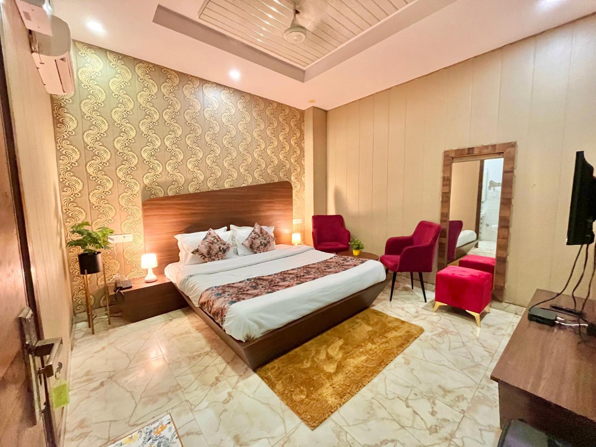Hotel The Pearl Grand - Top Rated ! Most Awarded ! Parking ! Lift ! Luxury Rooms ! Best Selling Zirakpur Dış mekan fotoğraf