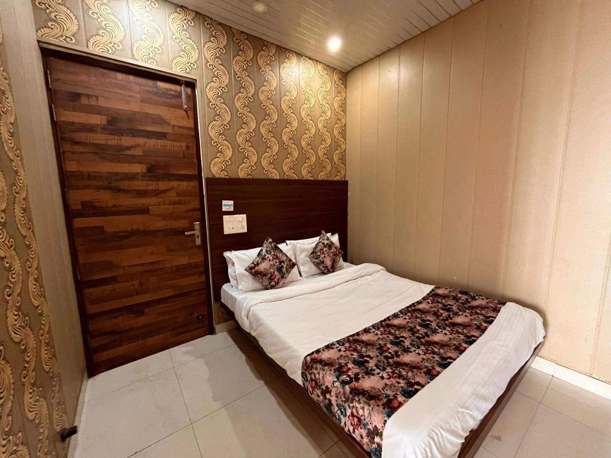 Hotel The Pearl Grand - Top Rated ! Most Awarded ! Parking ! Lift ! Luxury Rooms ! Best Selling Zirakpur Dış mekan fotoğraf