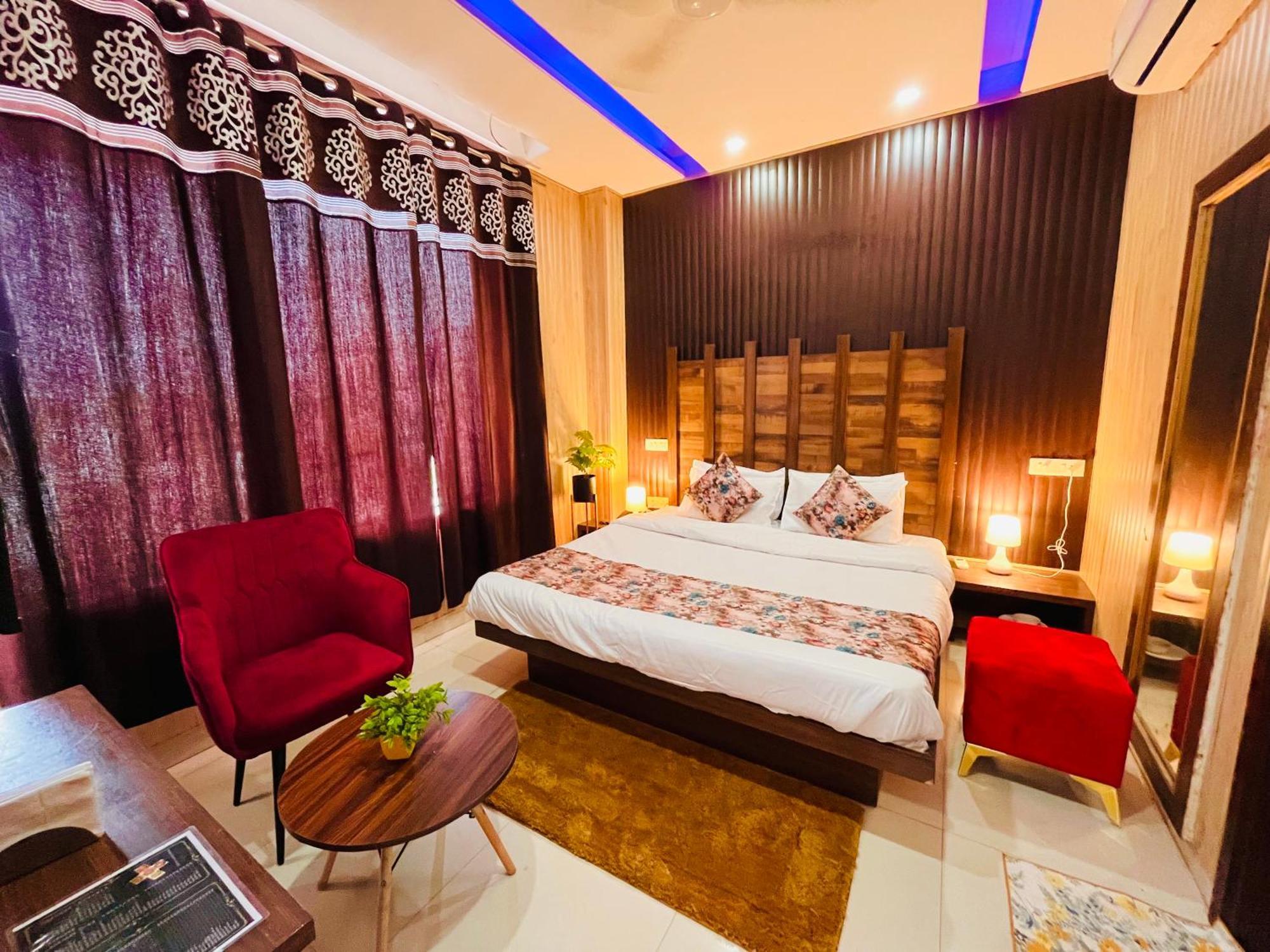 Hotel The Pearl Grand - Top Rated ! Most Awarded ! Parking ! Lift ! Luxury Rooms ! Best Selling Zirakpur Dış mekan fotoğraf